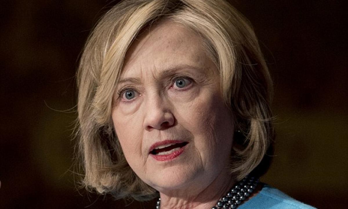 Email saga brings fresh headache for Hillary Clinton