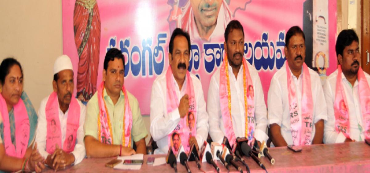 Revanth lacks stature to criticise CM: TRS netas