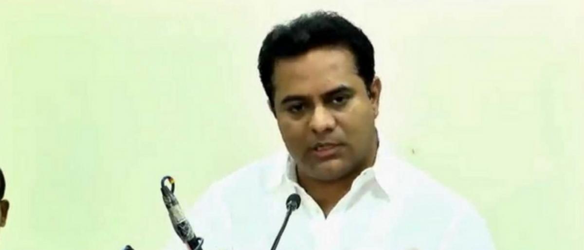 KTR woos weavers, says 200 cr order for clothes given