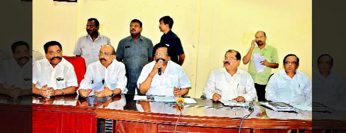 Speed up construction of check dams: Sidda