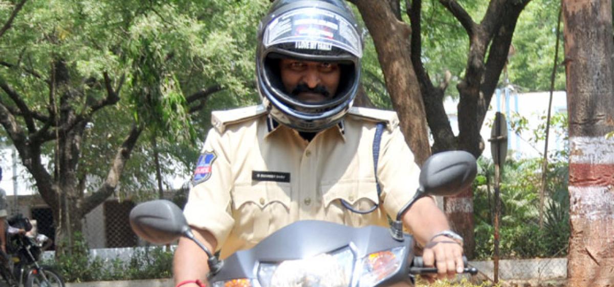 Warangal Police Chief sets an example