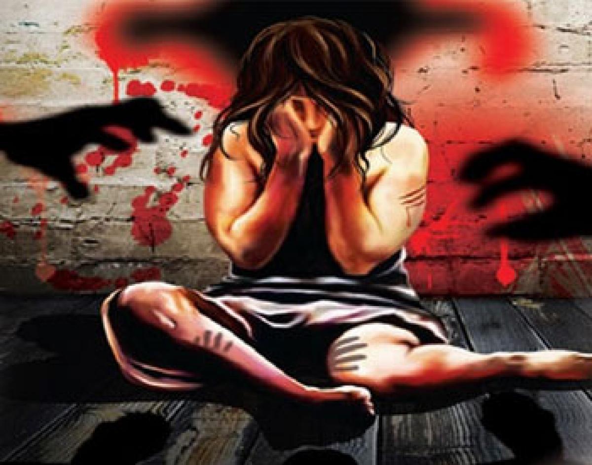 Man rapes minor, throws her into flames