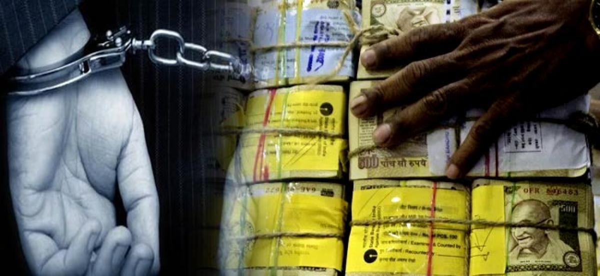 Trio arrested for trying to exchange scrapped notes