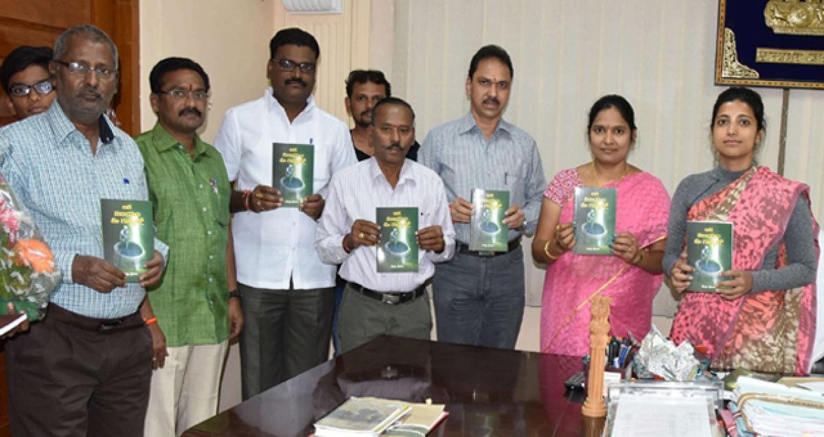 Ika vijayam mee guppitlo book released