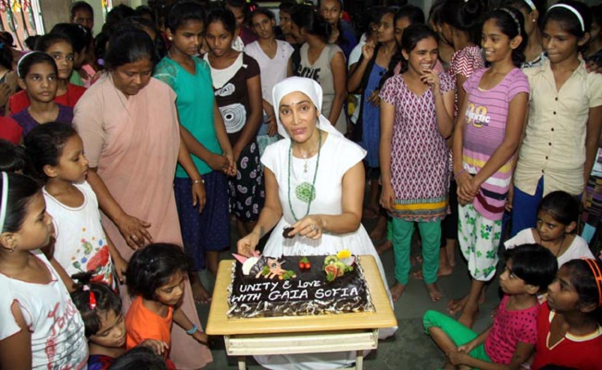 Gaia Mother Sofia distribute​s​ Note books, Bags to 140 Girls of Bal Bhawan NGO at Andheri