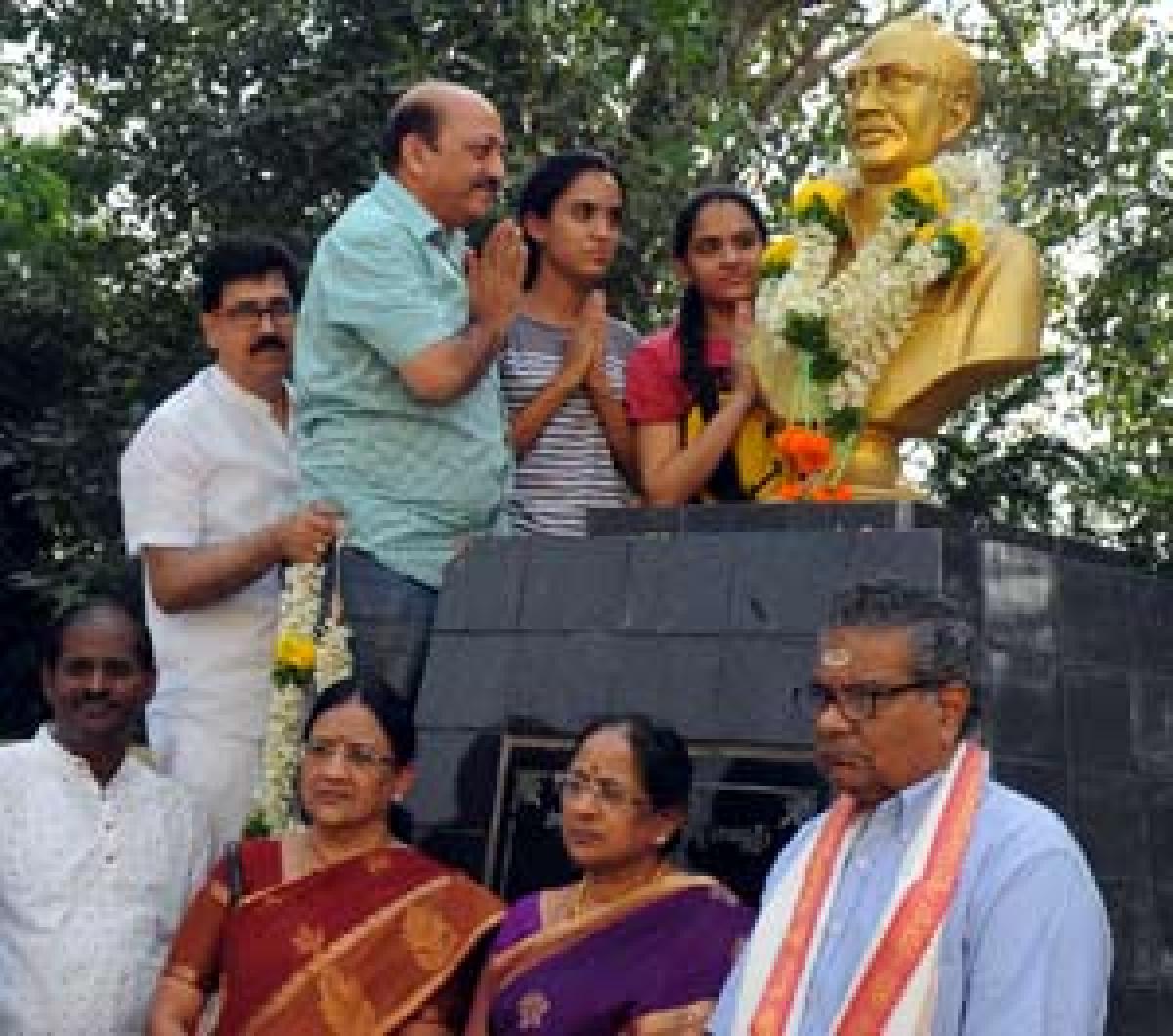 Tributes paid to Jandhyala