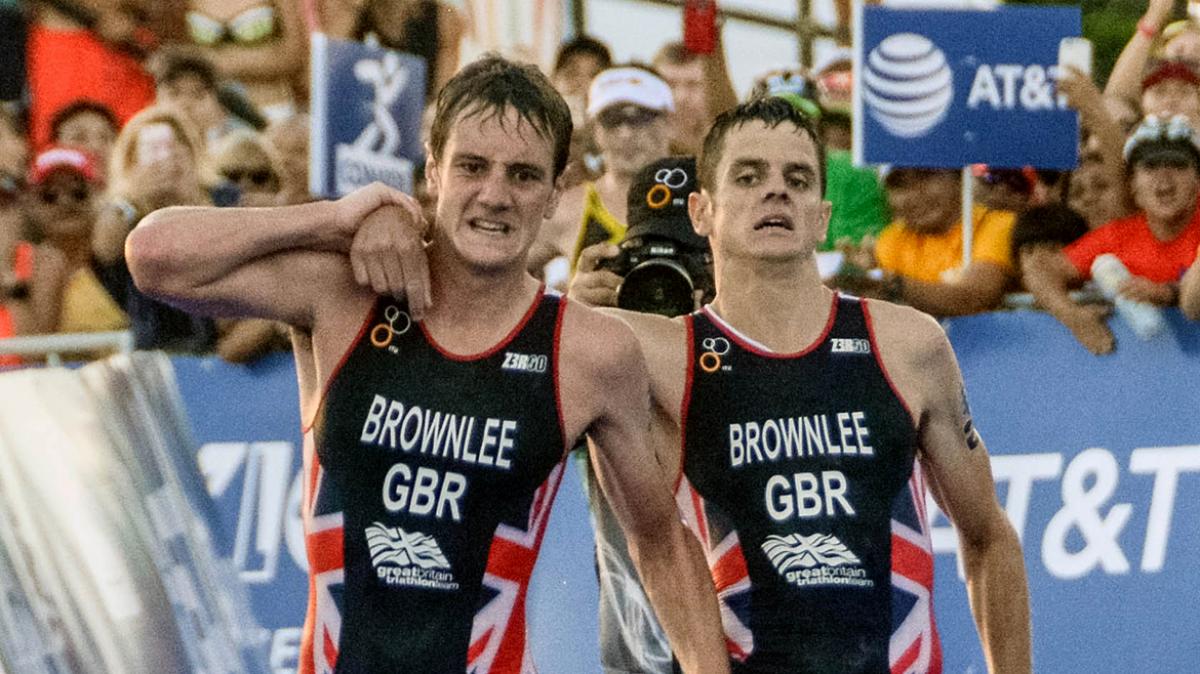 Brotherly love witnessed at Triathlon World Series