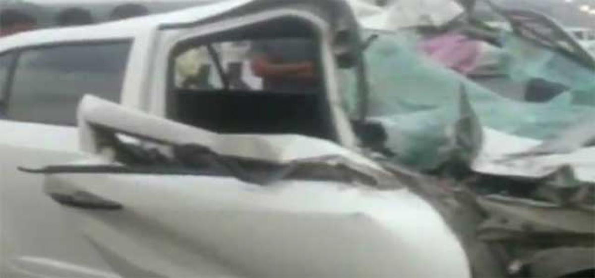 Three killed, two injured in road accident on ORR near Ghatkesar