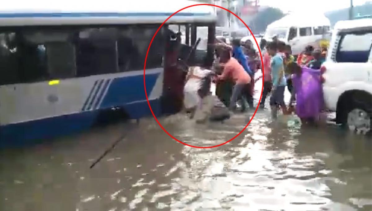 Setwin bus tilts near Nampally, passengers evacuated safely