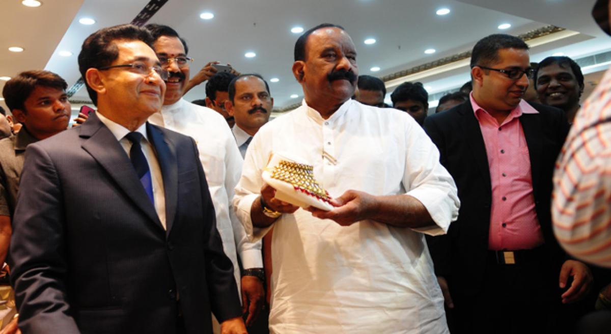 Home Min inaugurates Joyalukkas outlet