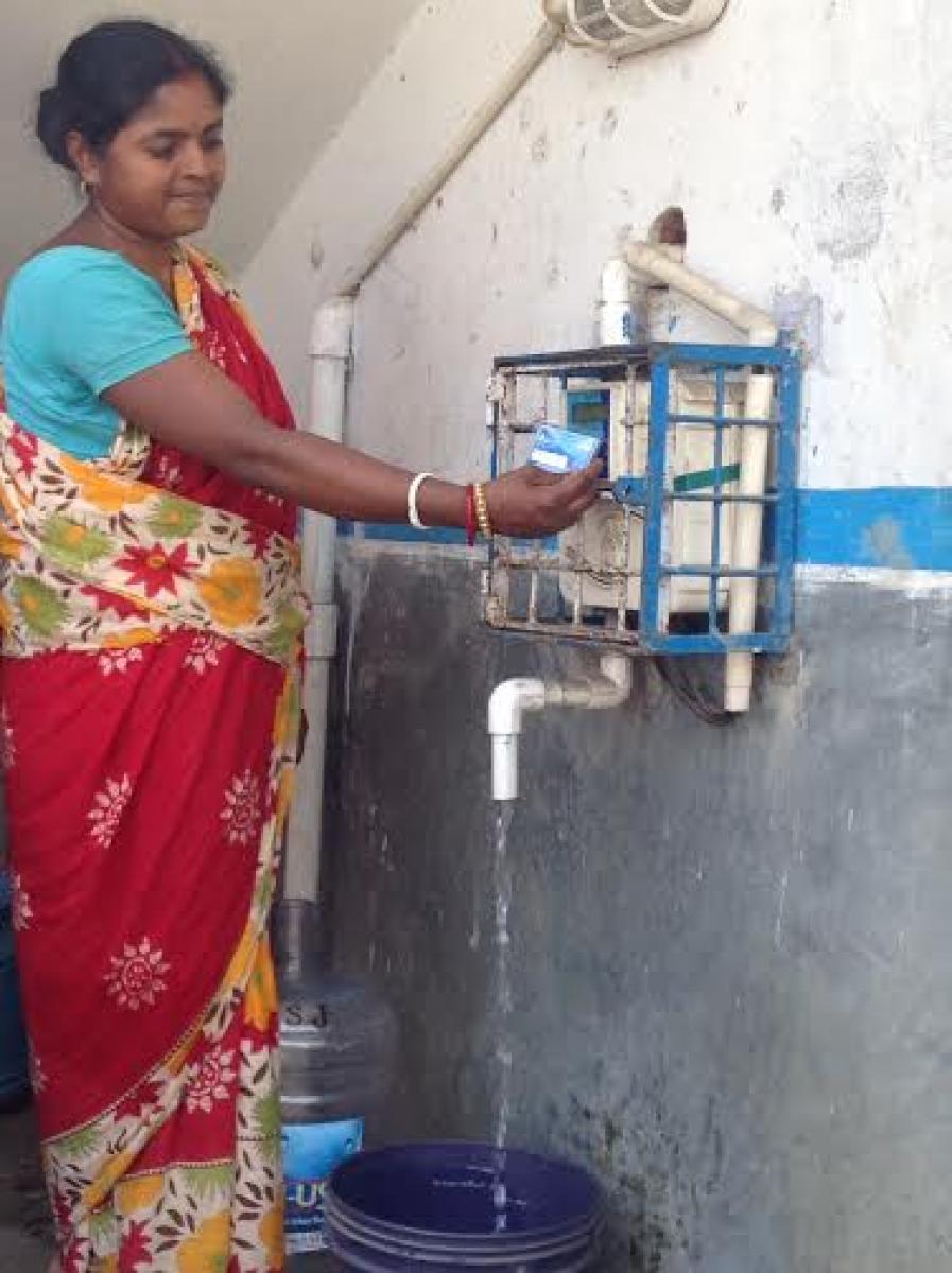 India: Smart Women Use SMART Cards To Fetch Water