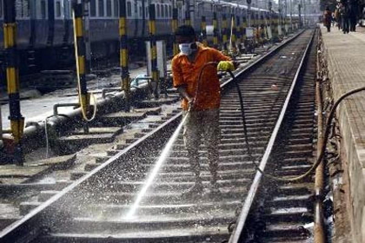 HC asks Railways: Why permit sale of only Rail Neer at stations