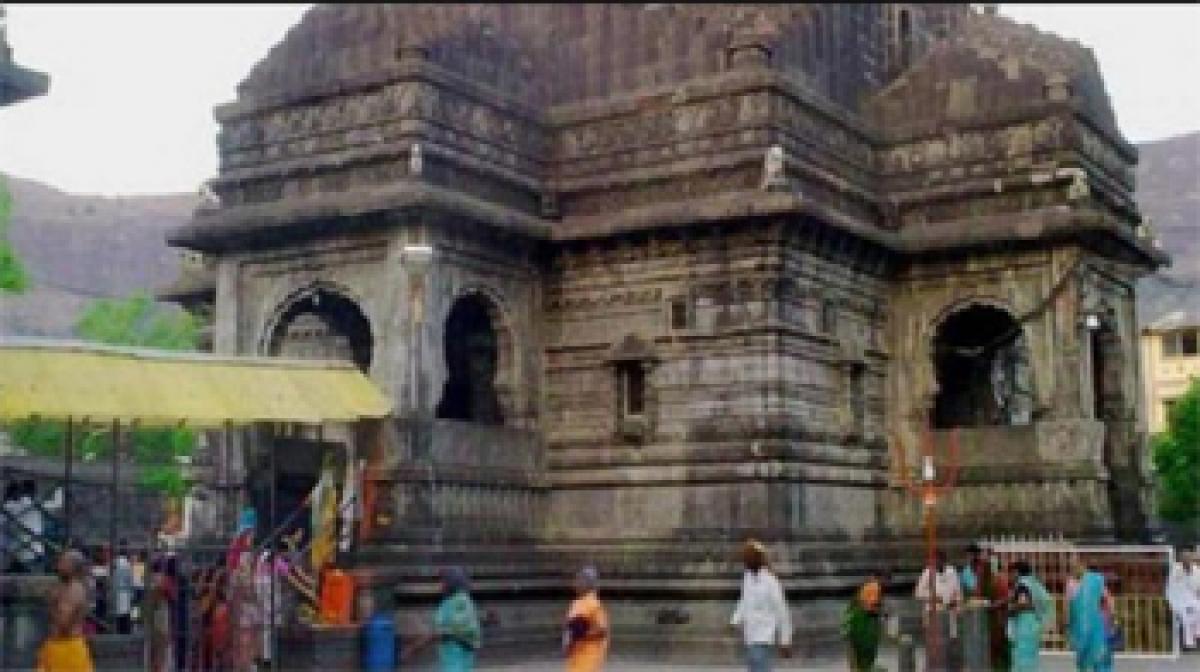 Trimbakeshwar temple revokes ban on mens entry in sanctum