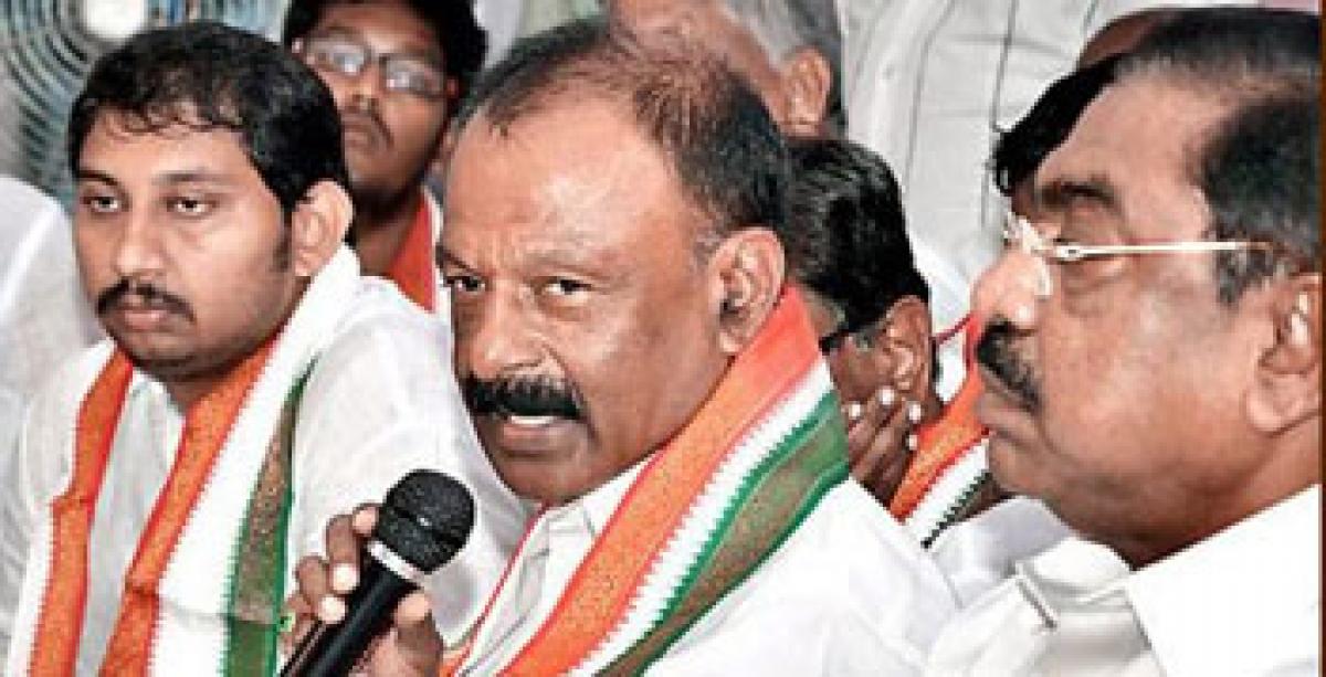 Internal feuds among Cong leaders comes to fore