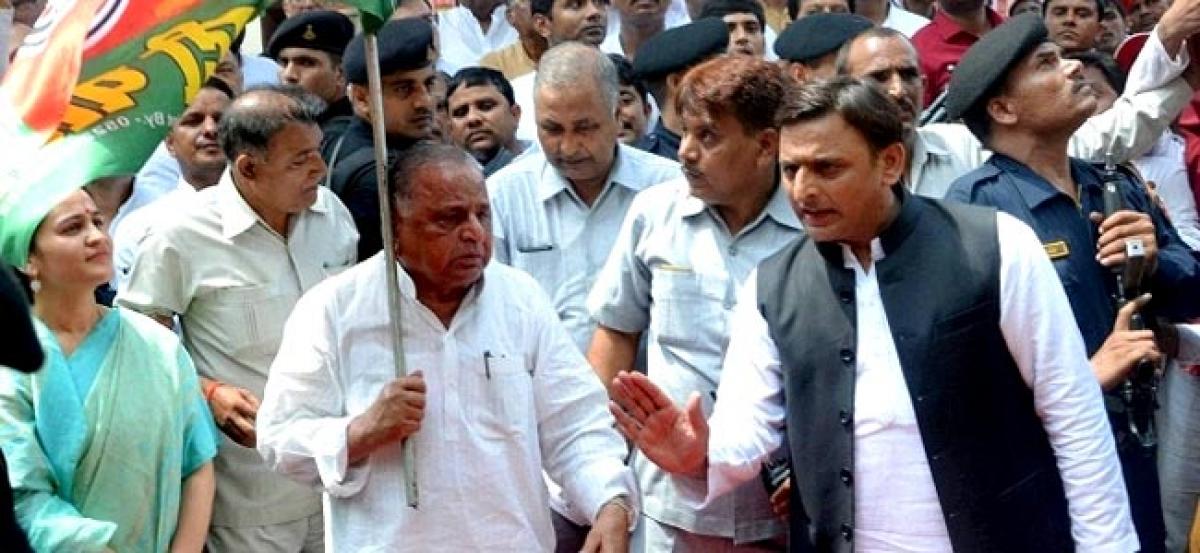 SPs feud out in the open again, Akhilesh conveys displeasure to Mulayam over candidates list