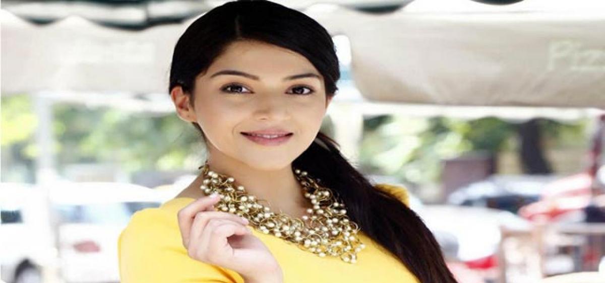 Mehreen shoots despite pain