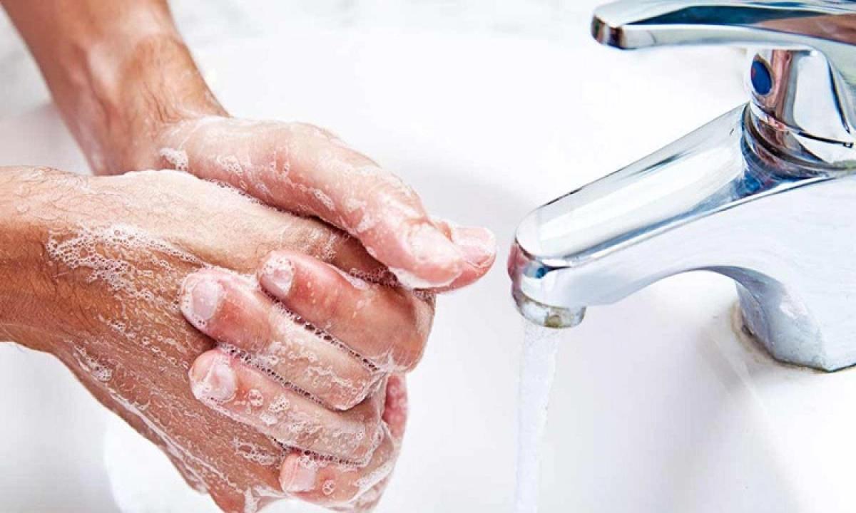 Hand washing cuts risk of catching, transferring flu virus