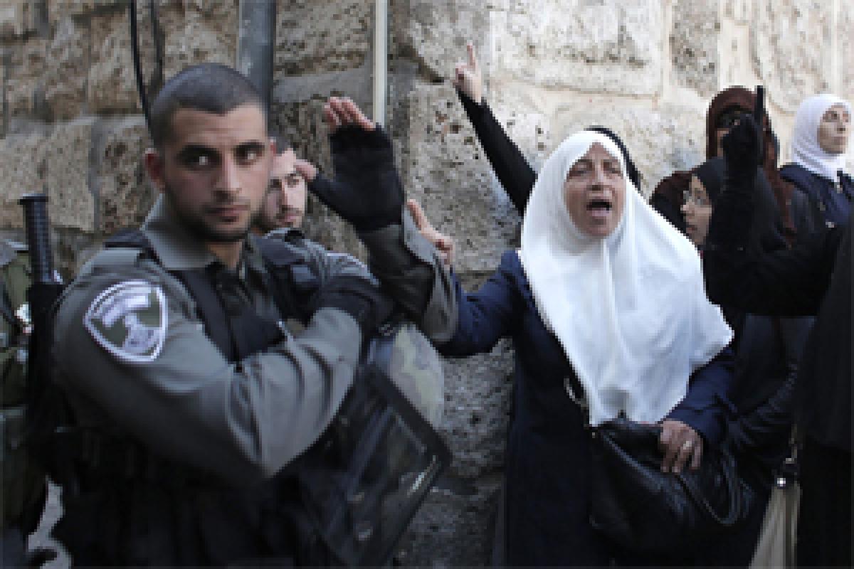 Israeli forces enter Jerusalems mosque