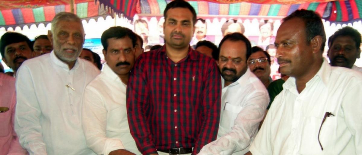 KCR strives to uplift poor: MLA