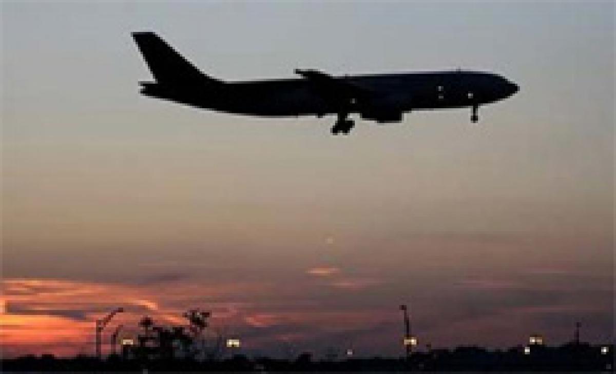 American Airlines pilot dies during US flight