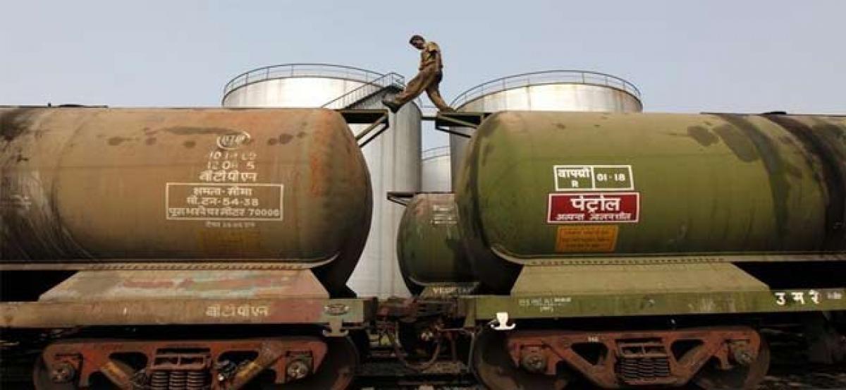 India to cut Iranian oil purchases in row over gas field