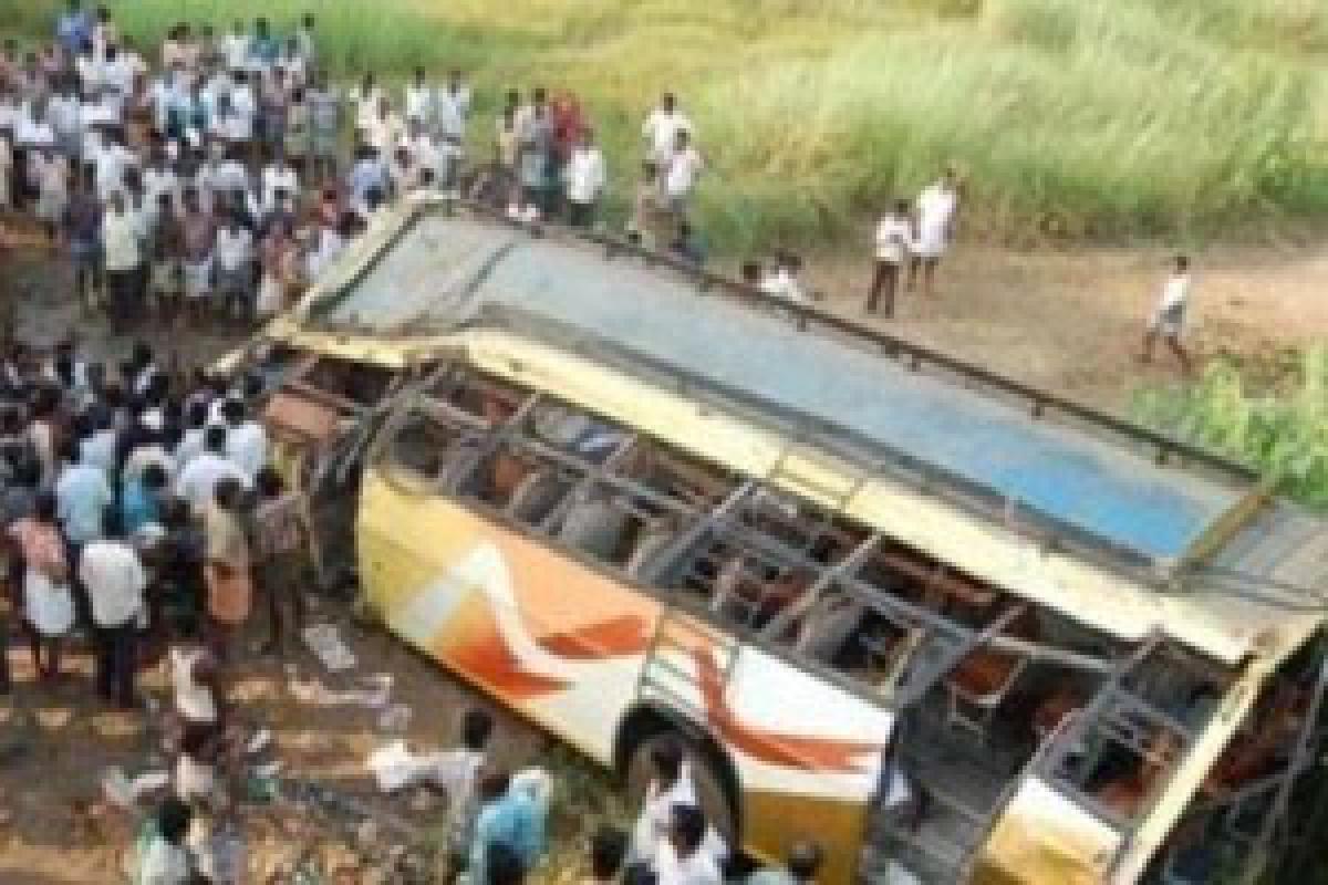 One killed, 15 injured in Telangana bus accident