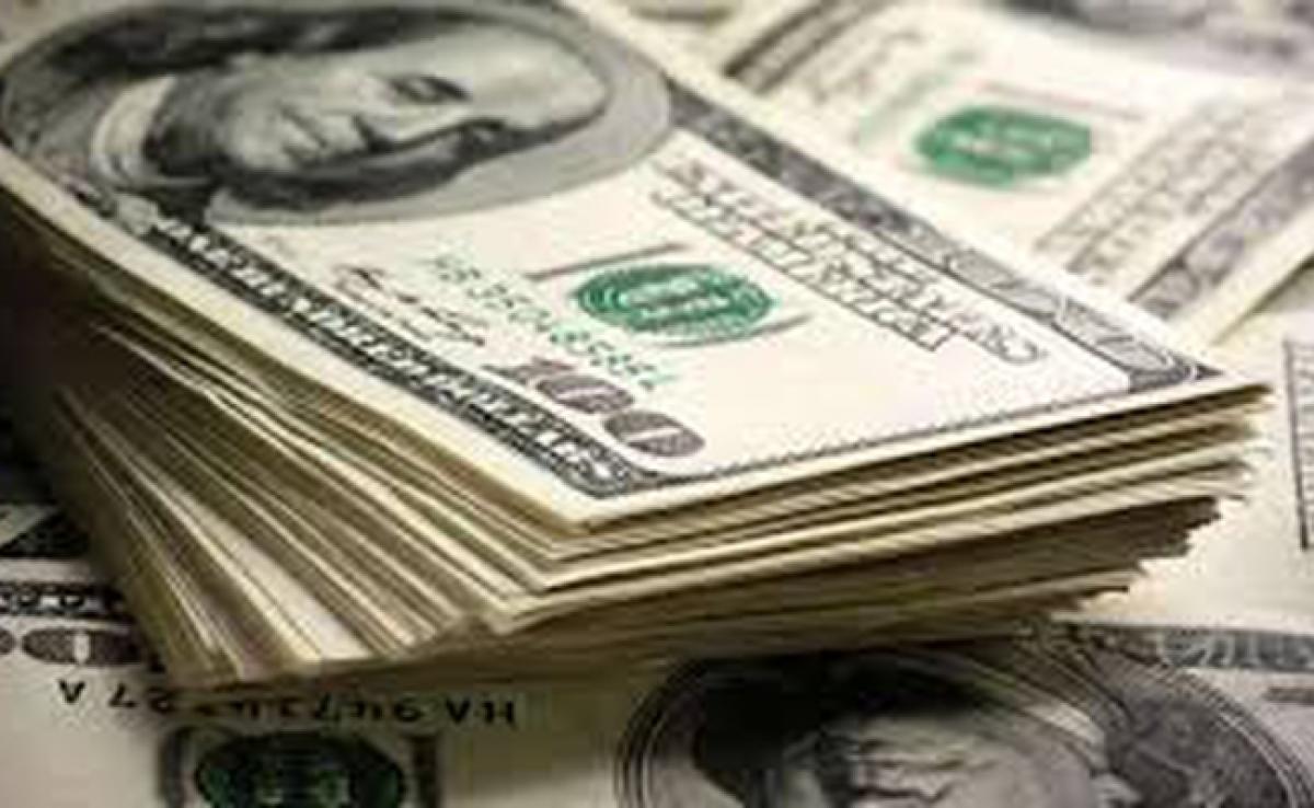 US dollar declines amid rising geopolitical tensions