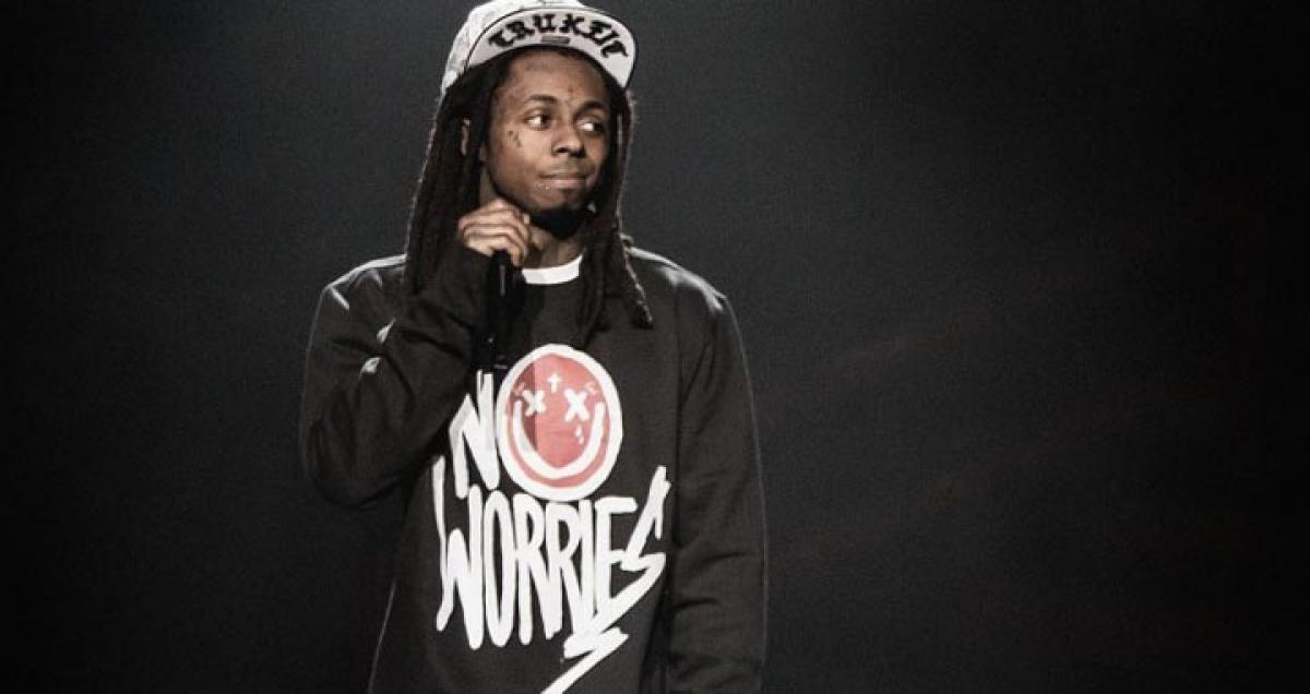 Lil Wayne undergoes elbow surgery