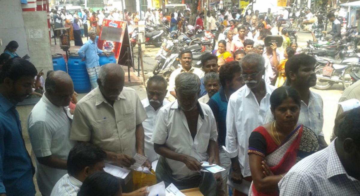 Heavy crowds witnessed at banks and post offices