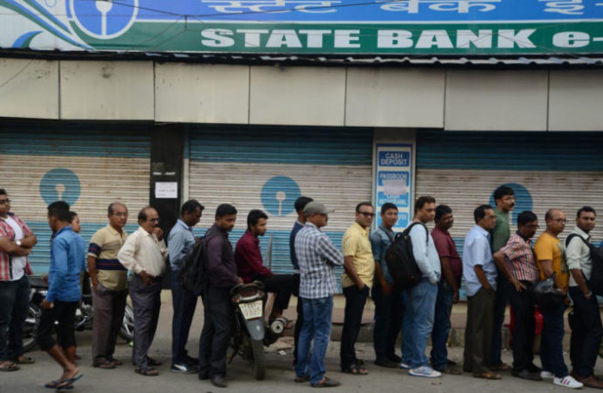 Currency Ban: Govt takes steps to ease cash crunch woes