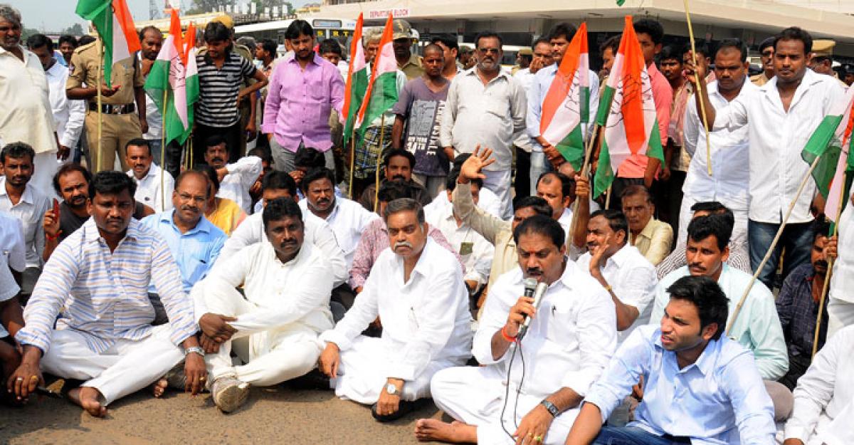 Roll back bus fare hike, demand Cong, Left