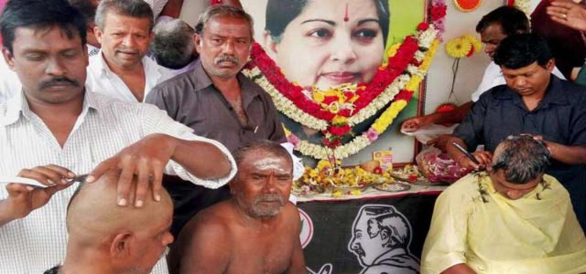 Mourners tonsure heads as tribute to Jaya