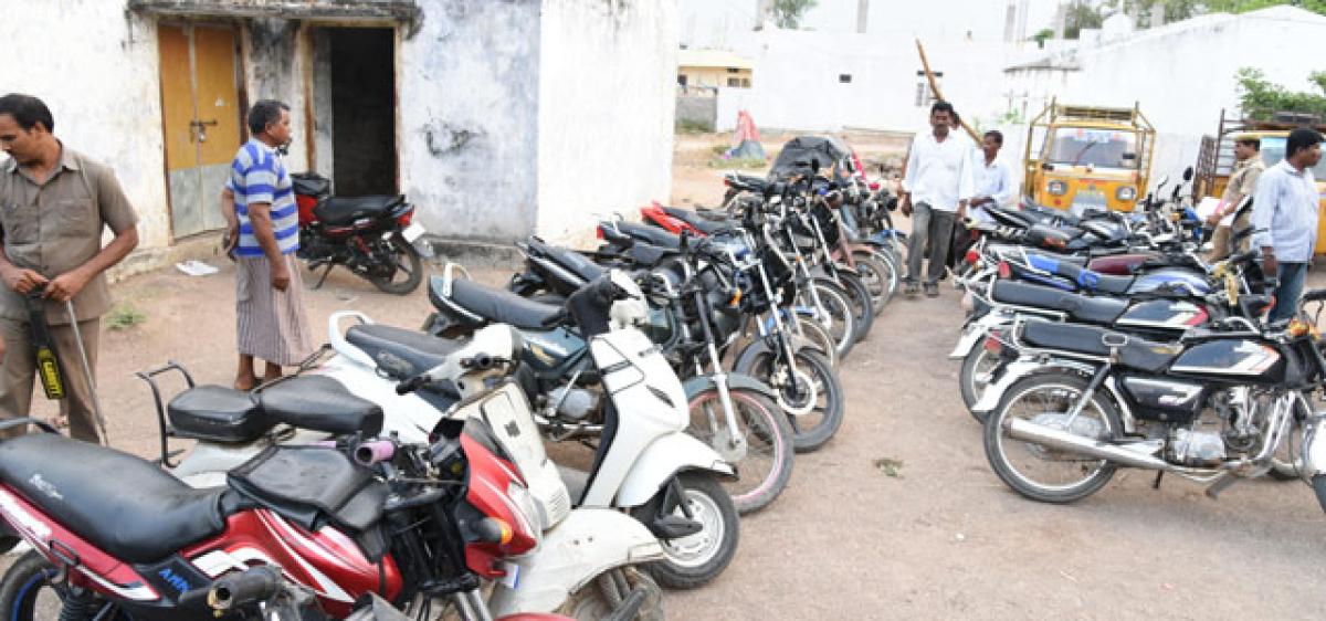 Check documents before purchasing vehicles, cautions Karimnagar CP