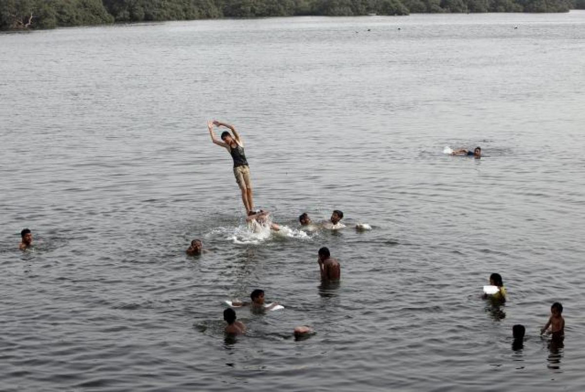 Heat wave kills more than 180 in Pakistans southern Sindh