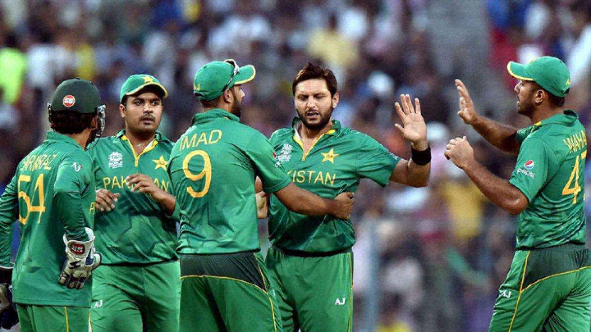 Pakistan crush Bangladesh