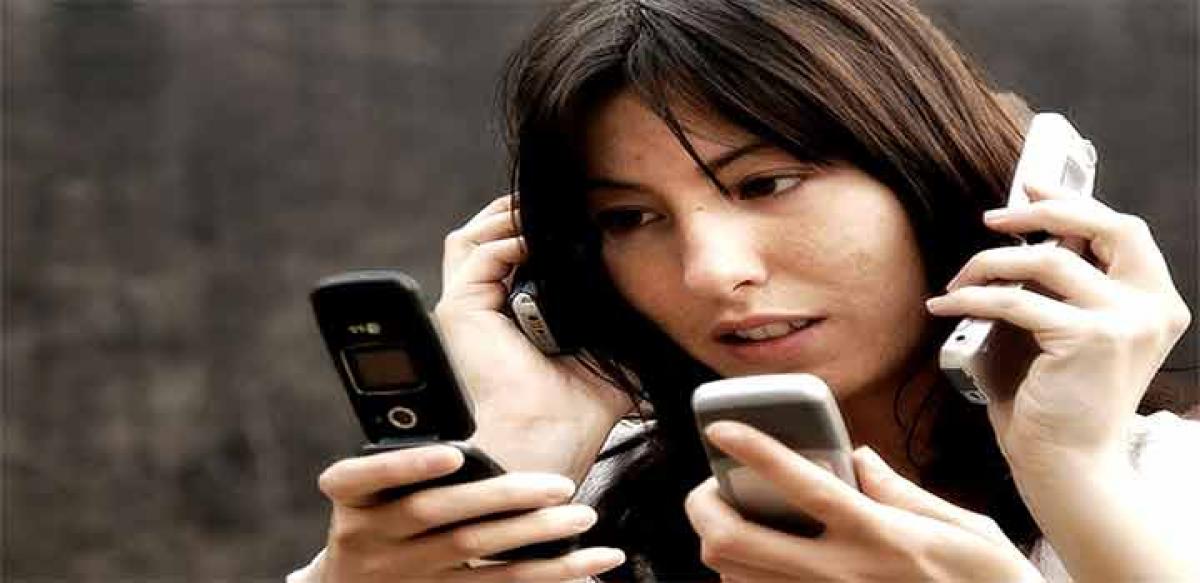 Female students spend 10 hours daily on cellphone!