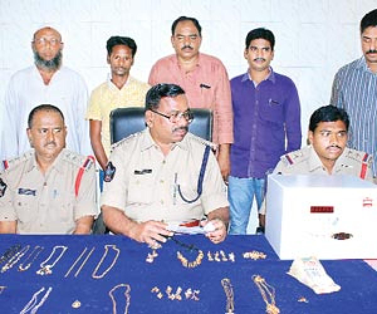 Police arrest thief, recover 70 sovereigns of gold