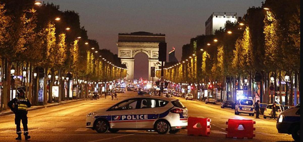 Pariss Champs Elysees sees one policeman shot dead