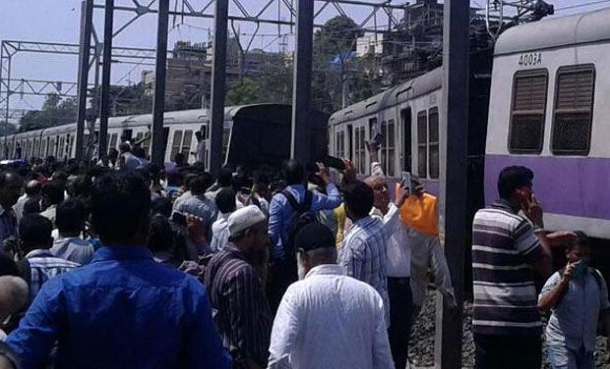 7 coaches of Mumbai local train derails near Andheri