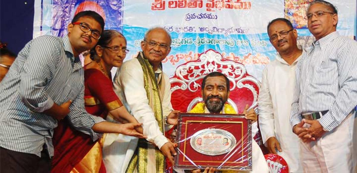 Samavedam Shanmukha Sarma honoured with Mallapragada Sri Ranga Rao award