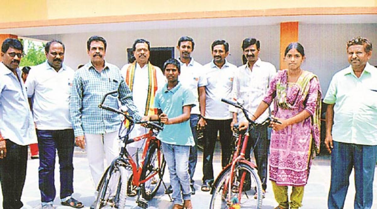 Bicycles books distributed