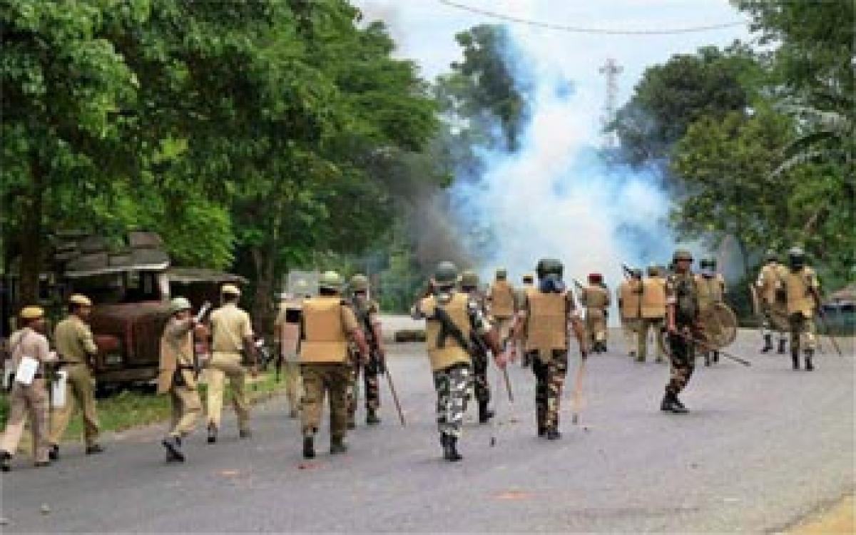 Assam clash kills a cop, five others injured