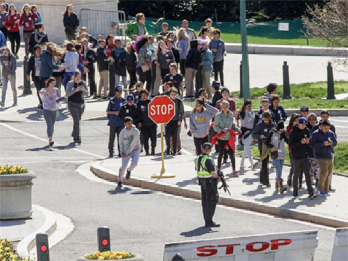 Cops kill man for pointing gun at US Capitol