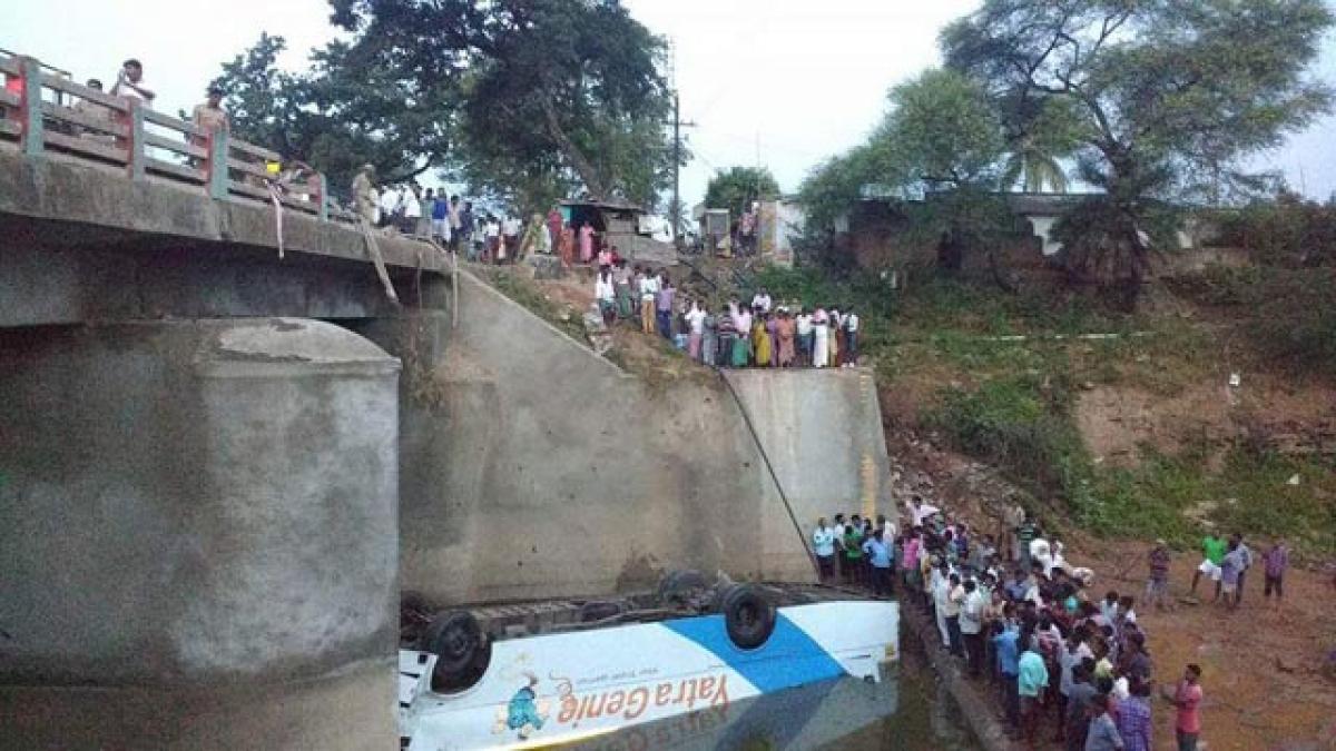 10 killed, 16 hurt as bus falls into canal