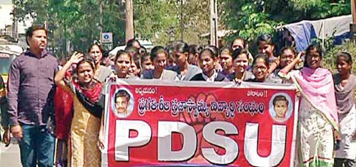PDSU takes out protest rally at Dharna chowk in Nizamabad