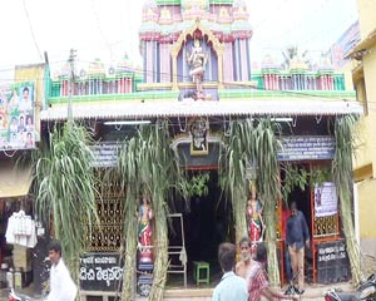 16 tons of sugarcane used to decorate Ganesh temple 