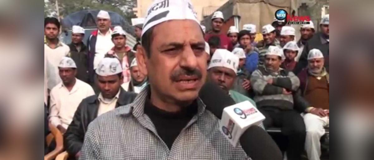 Court imposes 2 lakh fine on AAP MLA for assaulting youth