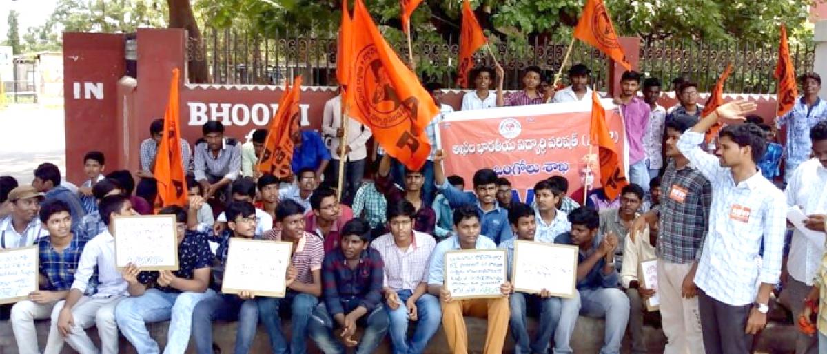 ABVP demands jobs, hike in mess charges in Ongole