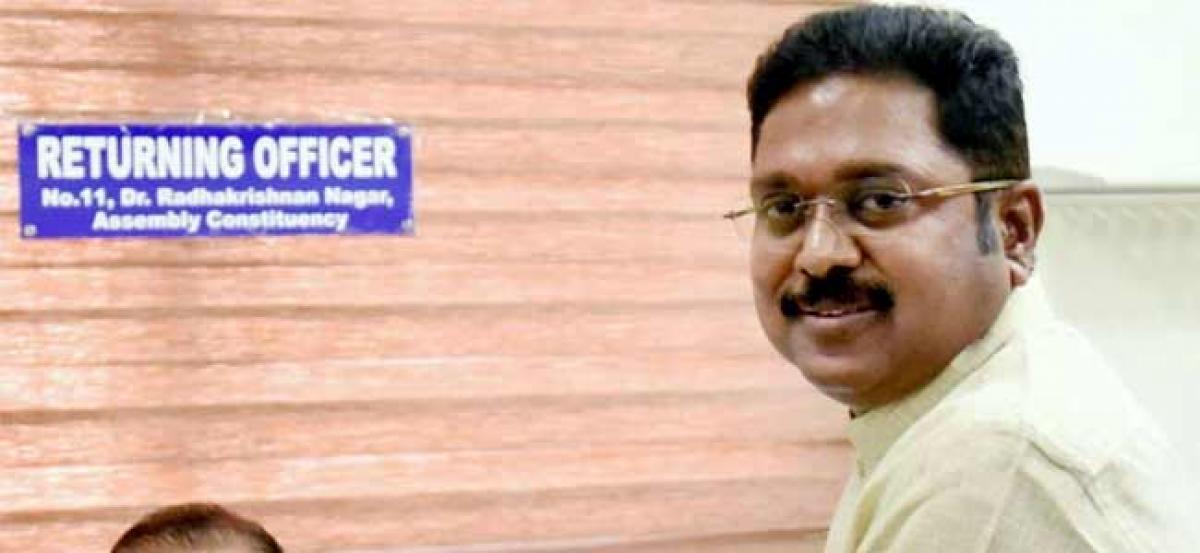 RK Nagar bypoll: No interim relief from Madras HC to Dhinakaran faction for using hat symbol