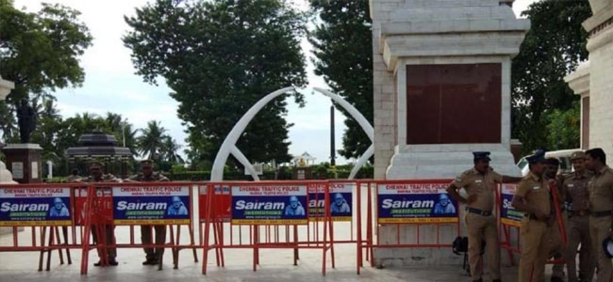 Madras HC dismisses all pending petitions against burials at Chennais Marina beach